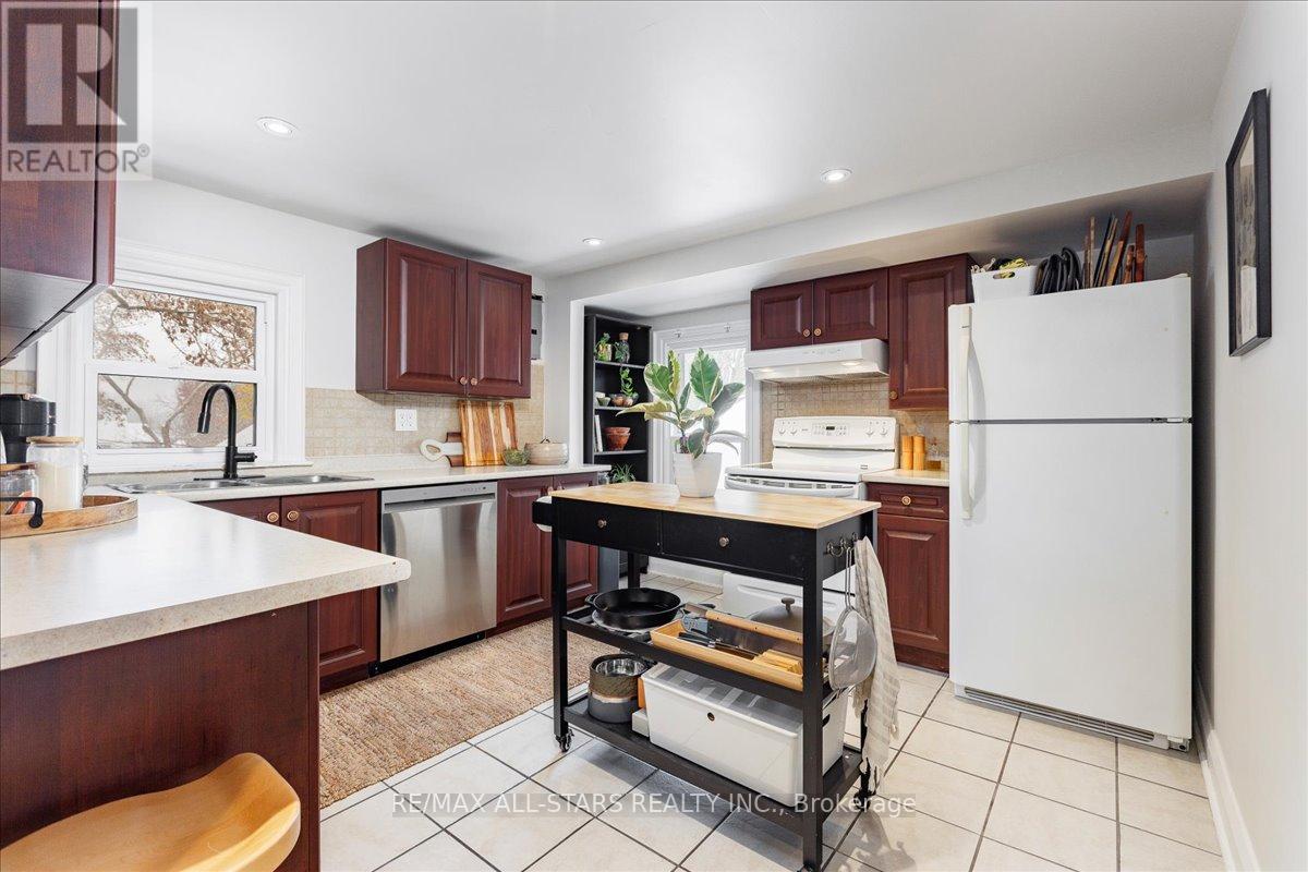 Upper Unit - 387 Ontario Street, Newmarket, Ontario  L3Y 2K5 - Photo 11 - N12561370