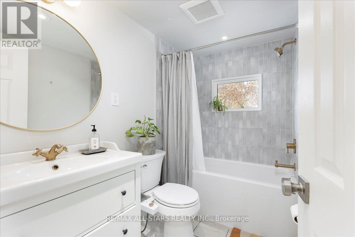 Upper Unit - 387 Ontario Street, Newmarket, Ontario  L3Y 2K5 - Photo 12 - N12561370