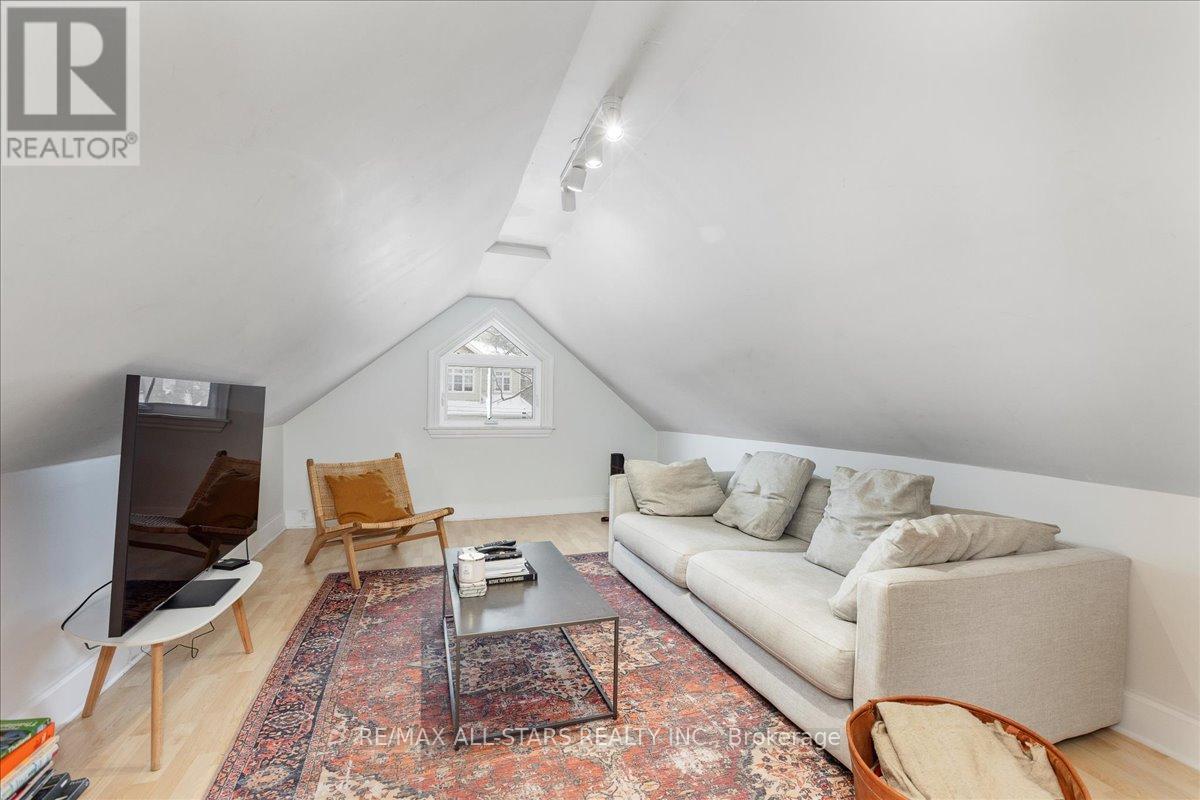 Upper Unit - 387 Ontario Street, Newmarket, Ontario  L3Y 2K5 - Photo 15 - N12561370