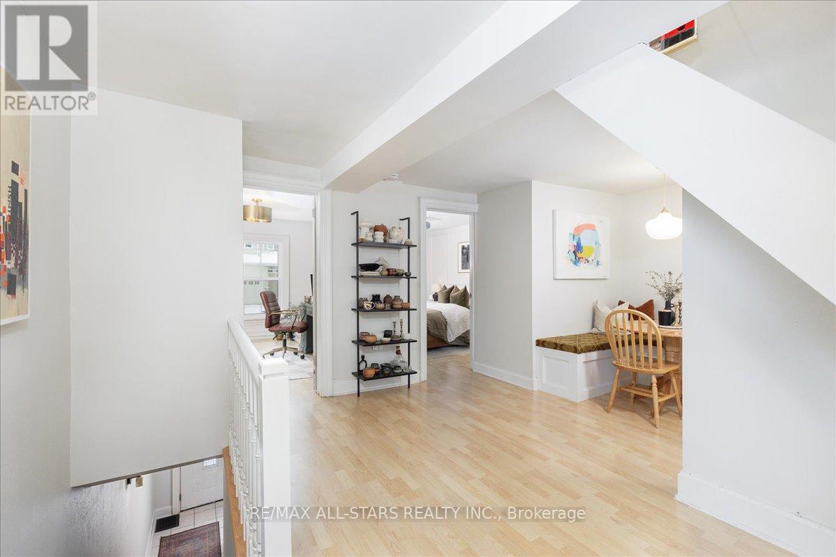 Upper Unit - 387 Ontario Street, Newmarket, Ontario  L3Y 2K5 - Photo 4 - N12561370