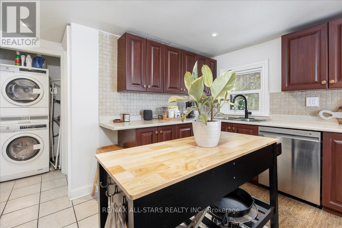 Upper Unit - 387 Ontario Street, Newmarket, Ontario  L3Y 2K5 - Photo 9 - N12561370