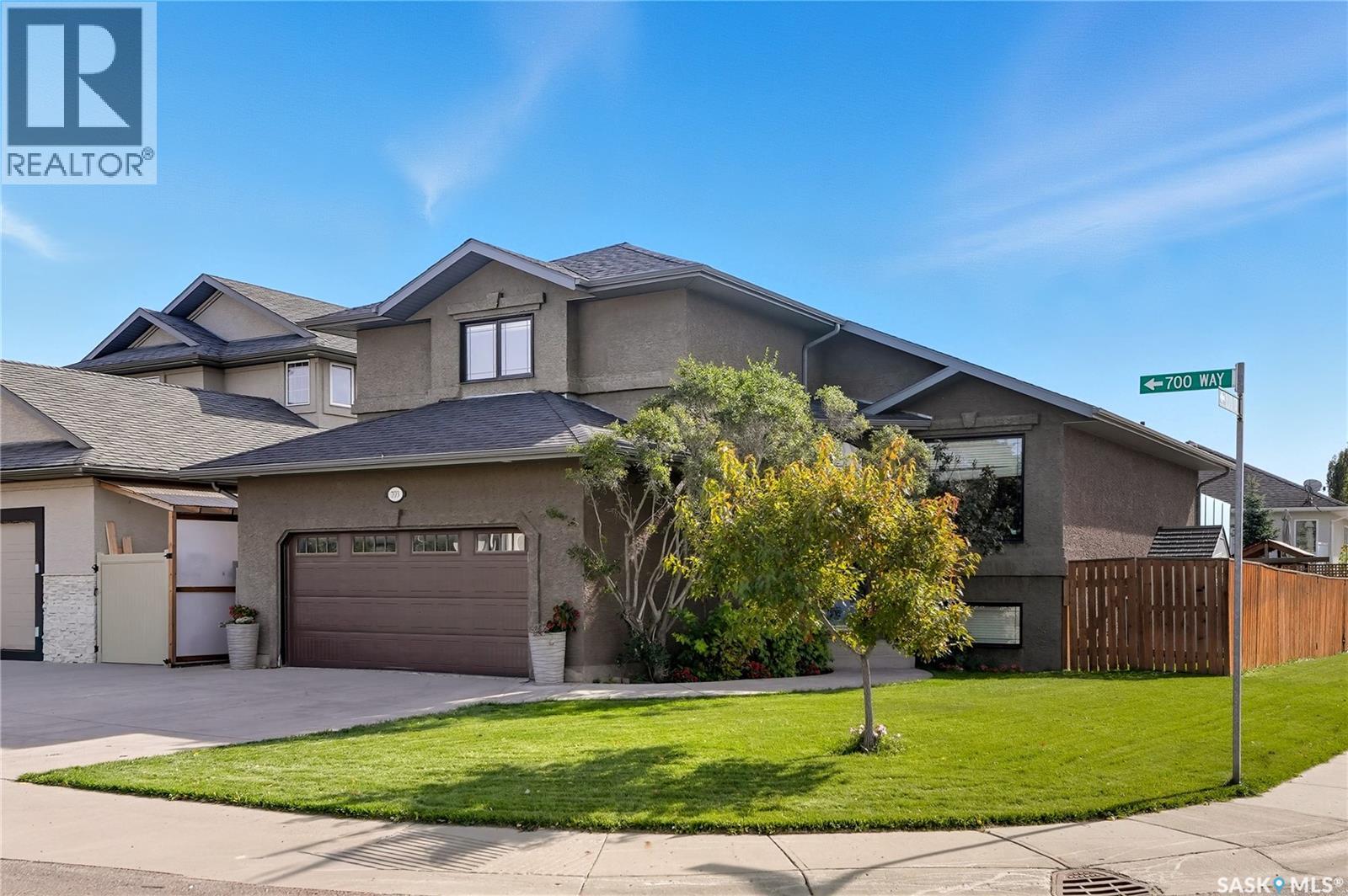 703 BEECHDALE WAY, saskatoon, Saskatchewan