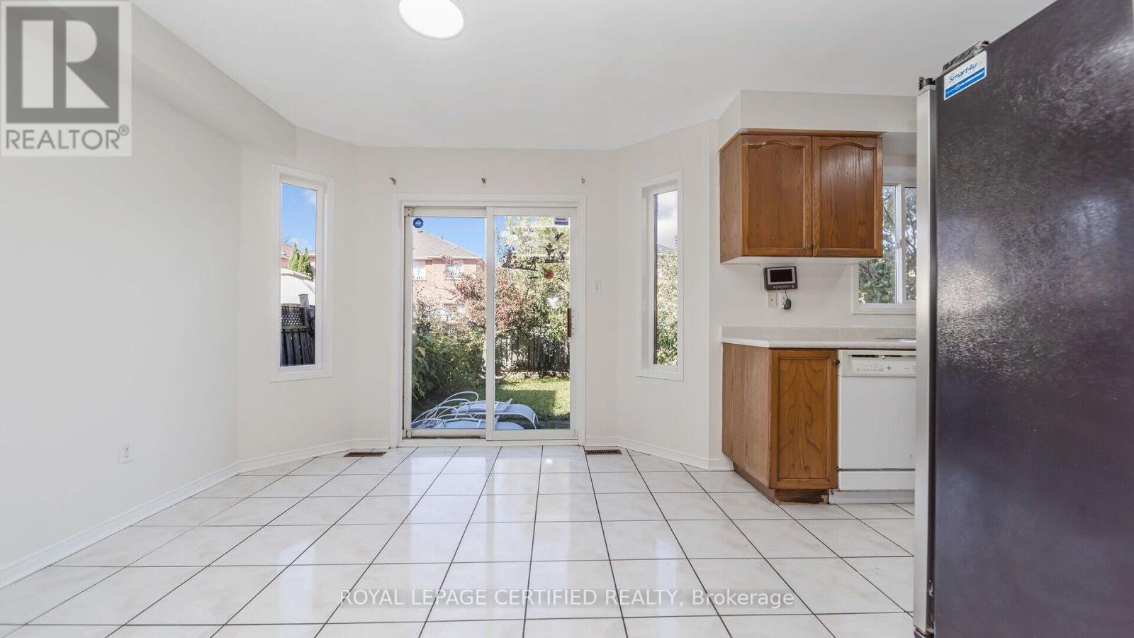 6 Hillsburgh Drive, Brampton, Ontario  L6X 4Z1 - Photo 11 - W12561348