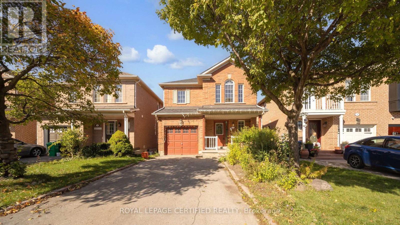 6 Hillsburgh Drive, Brampton, Ontario  L6X 4Z1 - Photo 2 - W12561348