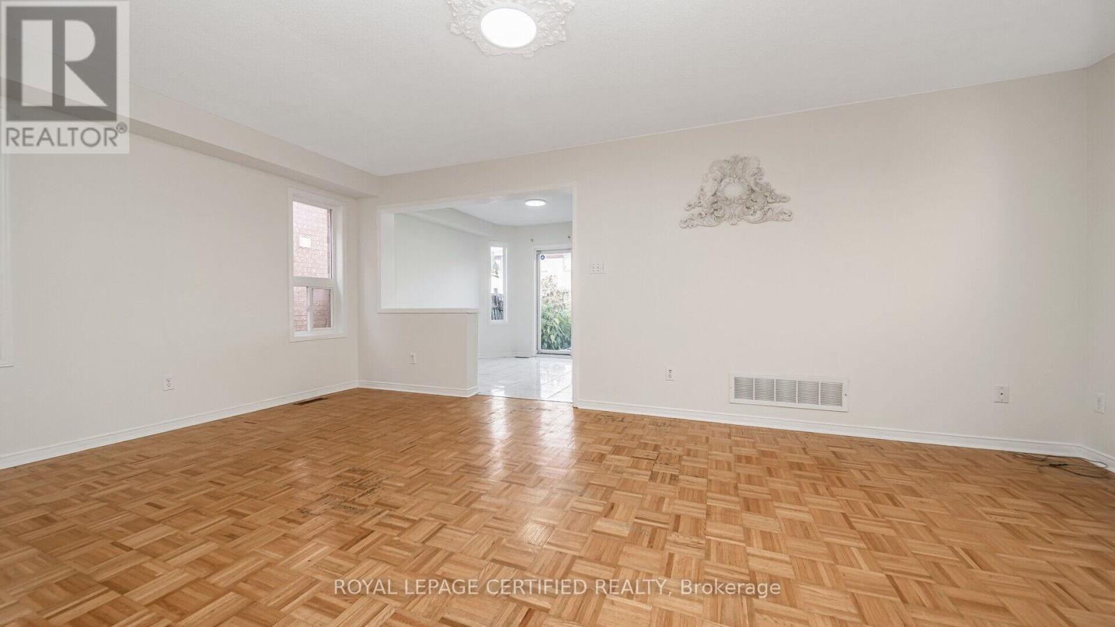 6 Hillsburgh Drive, Brampton, Ontario  L6X 4Z1 - Photo 9 - W12561348