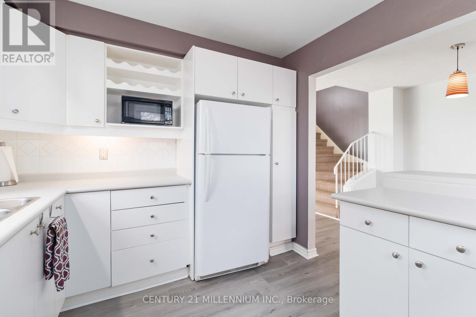 53 Courtleigh Square, Brampton, Ontario  L6Z 1J2 - Photo 10 - W12561374