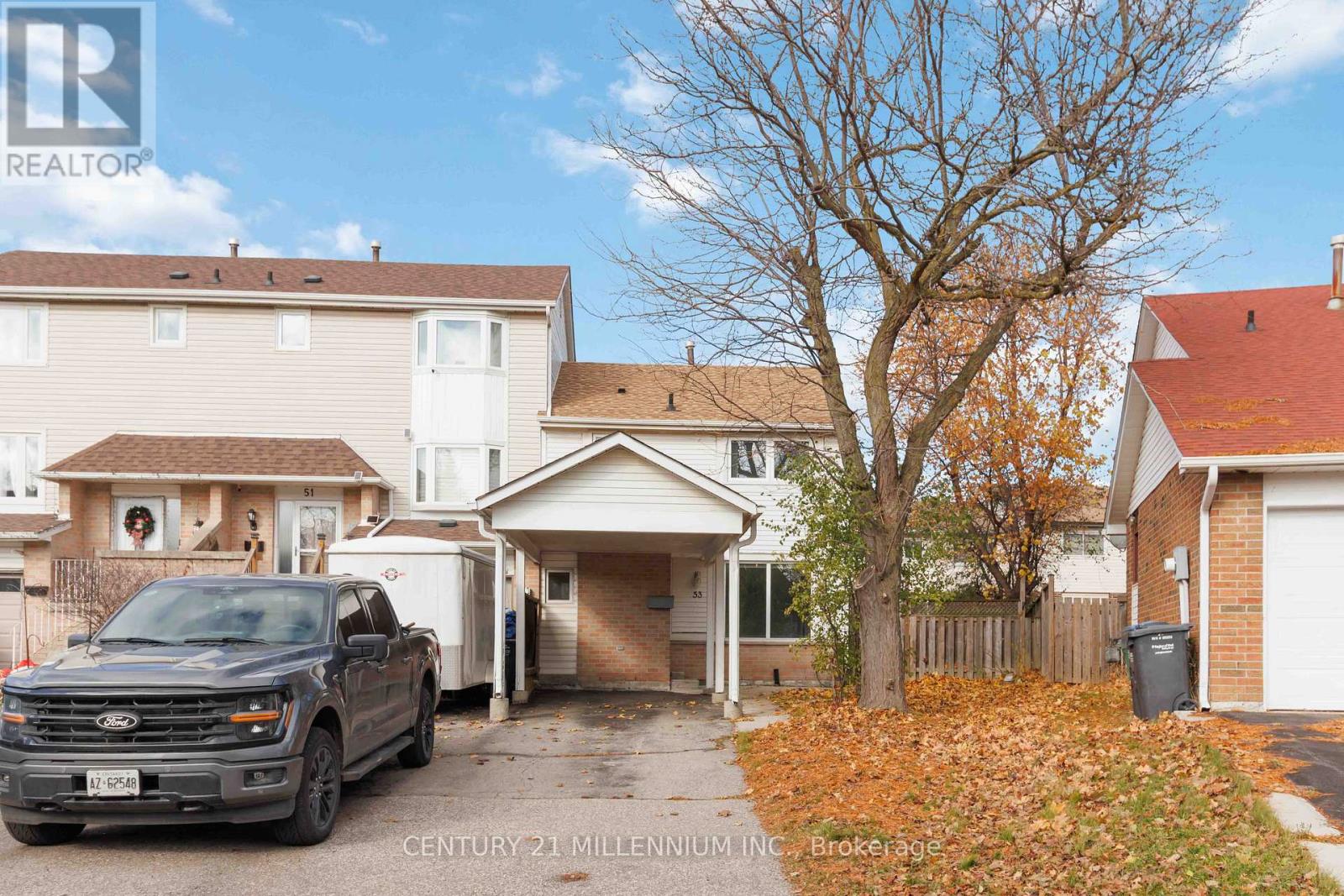 53 Courtleigh Square, Brampton, Ontario  L6Z 1J2 - Photo 2 - W12561374
