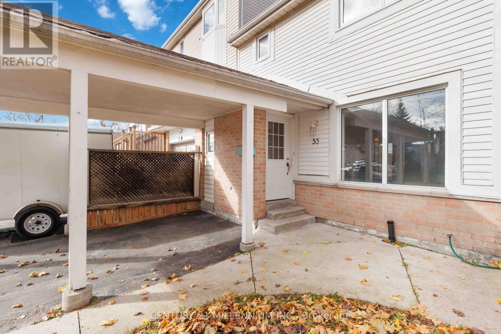 53 Courtleigh Square, Brampton, Ontario  L6Z 1J2 - Photo 3 - W12561374