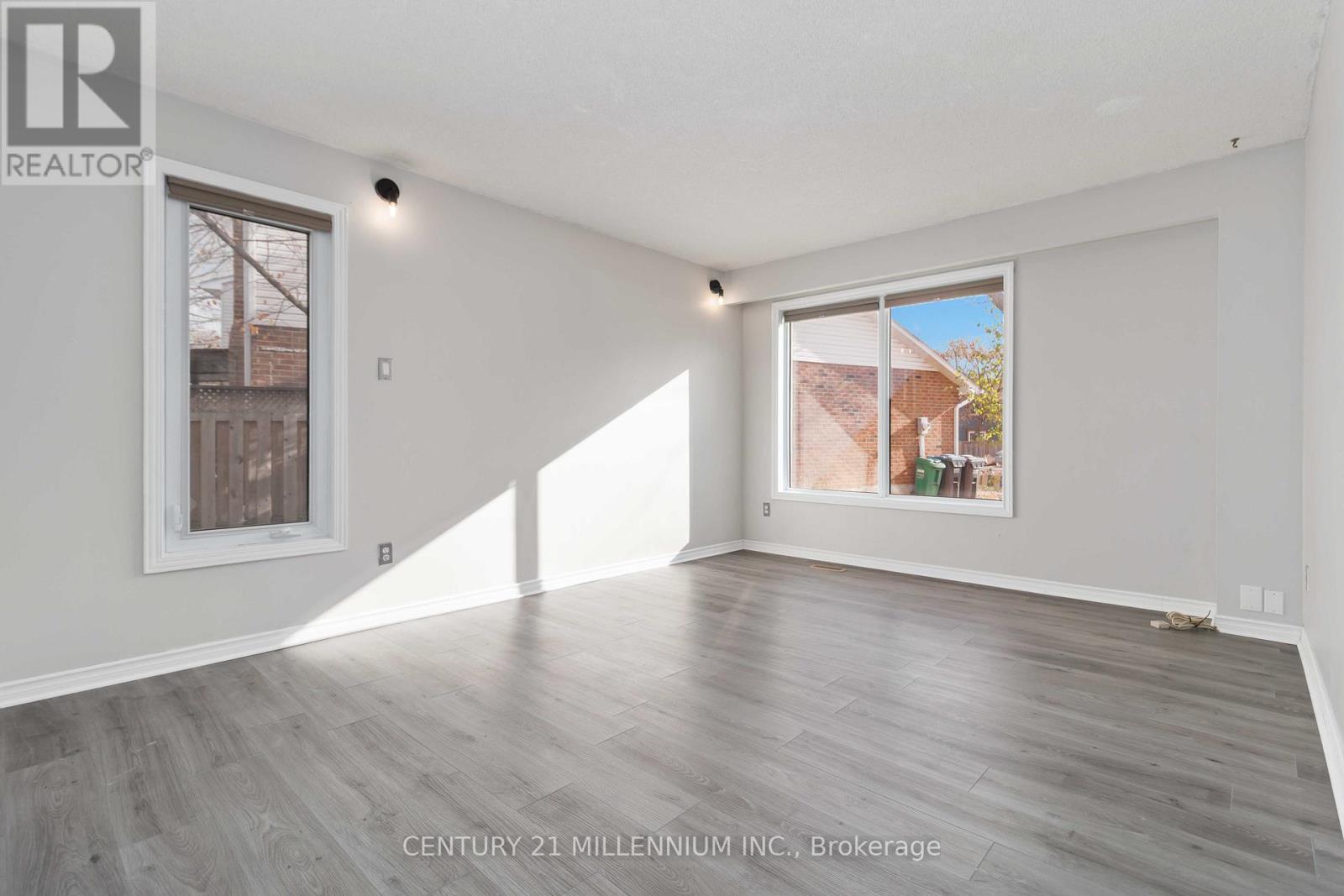 53 Courtleigh Square, Brampton, Ontario  L6Z 1J2 - Photo 4 - W12561374