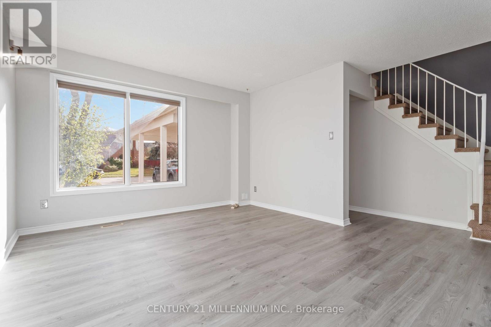 53 Courtleigh Square, Brampton, Ontario  L6Z 1J2 - Photo 5 - W12561374