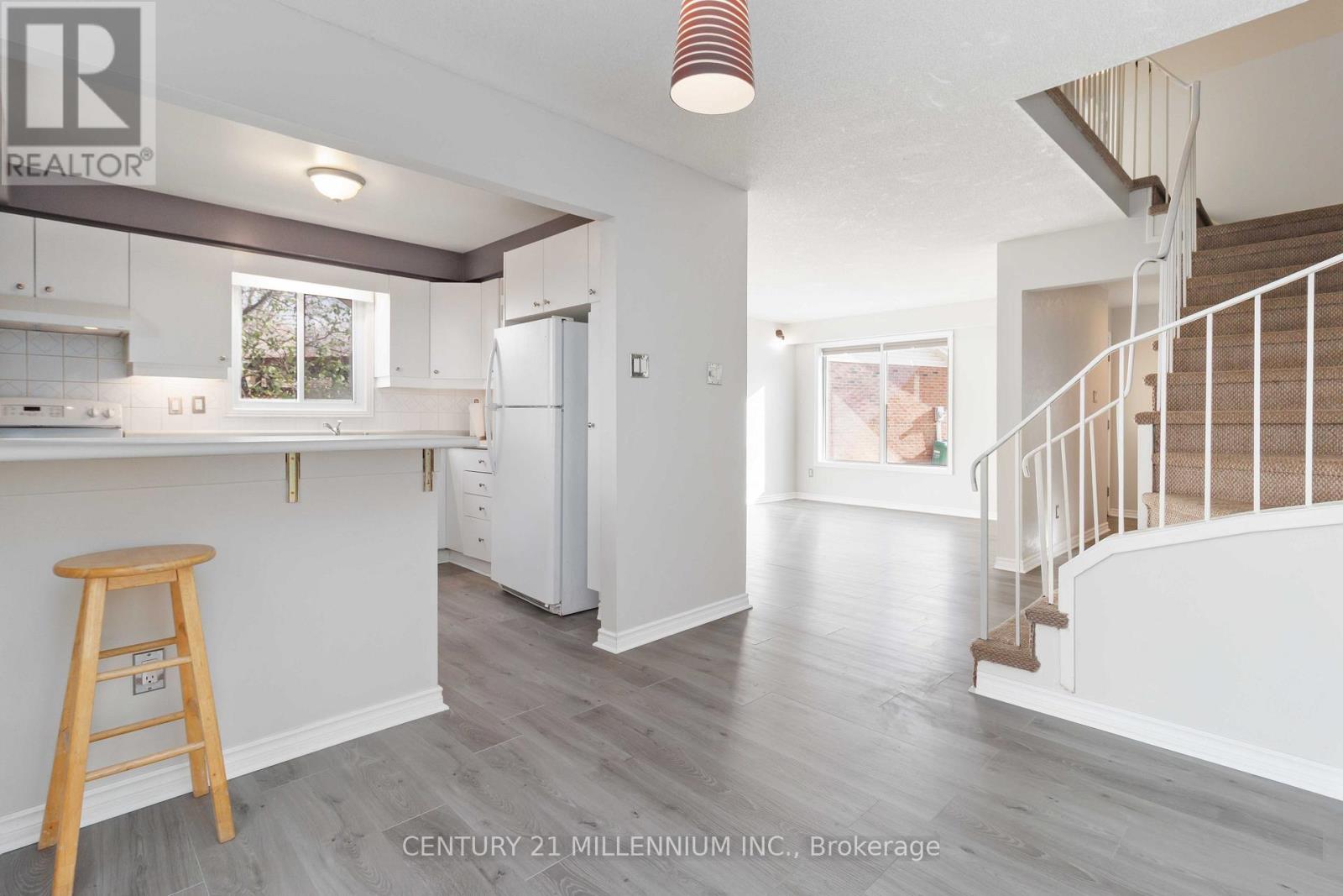 53 Courtleigh Square, Brampton, Ontario  L6Z 1J2 - Photo 8 - W12561374