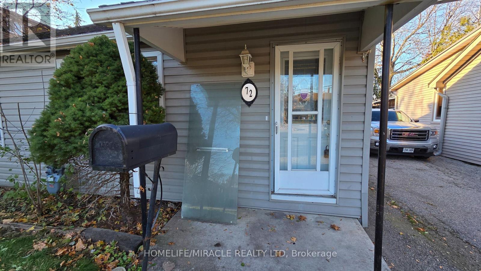 72 Frederick Street, Brampton, Ontario  L6Y 1G8 - Photo 4 - W12561410