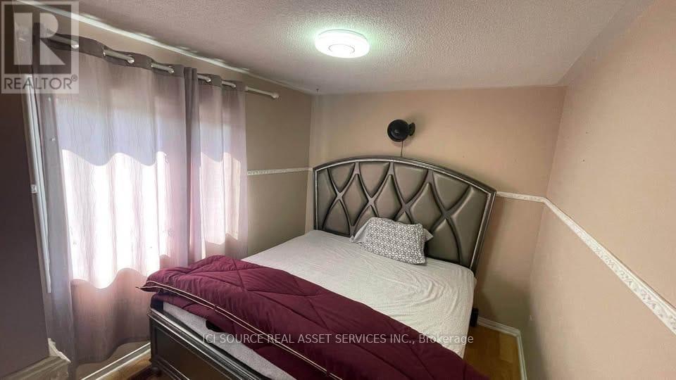 Main - 27 Vivians Crescent, Brampton, Ontario  L6Y 4V1 - Photo 11 - W12561412