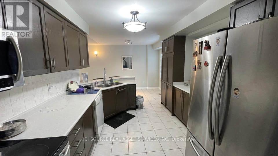 Main - 27 Vivians Crescent, Brampton, Ontario  L6Y 4V1 - Photo 15 - W12561412