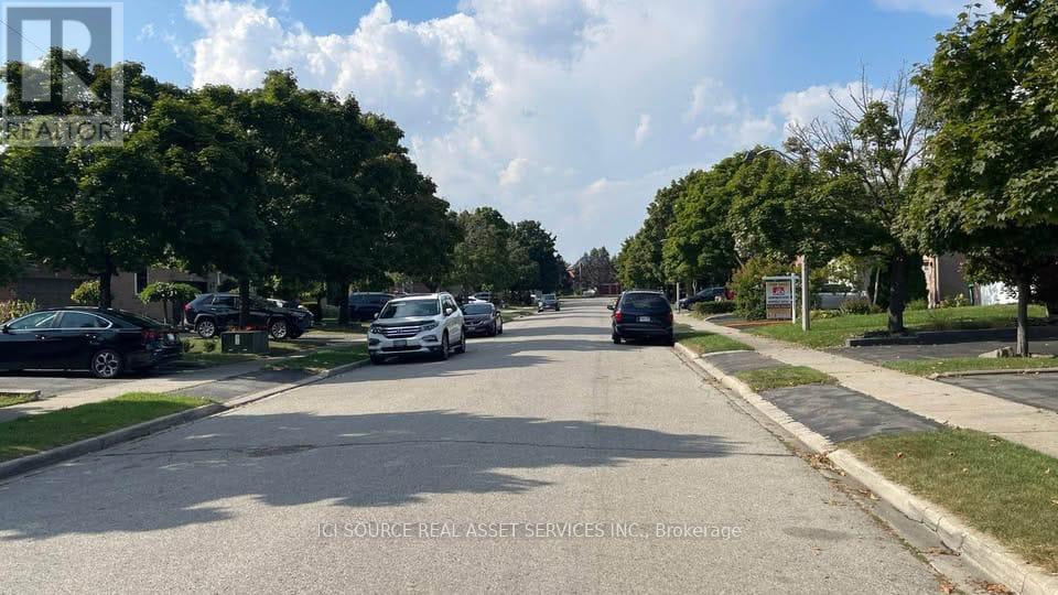 Main - 27 Vivians Crescent, Brampton, Ontario  L6Y 4V1 - Photo 3 - W12561412