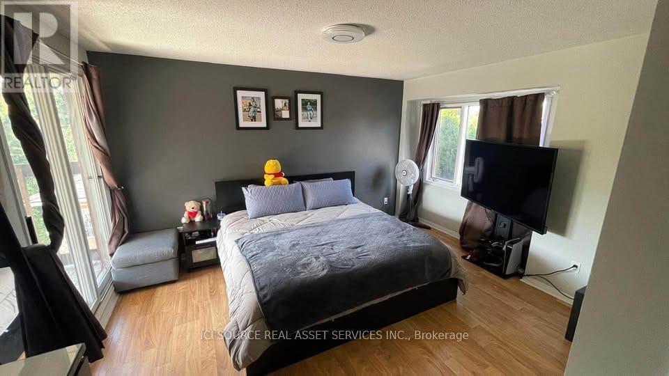 Main - 27 Vivians Crescent, Brampton, Ontario  L6Y 4V1 - Photo 4 - W12561412