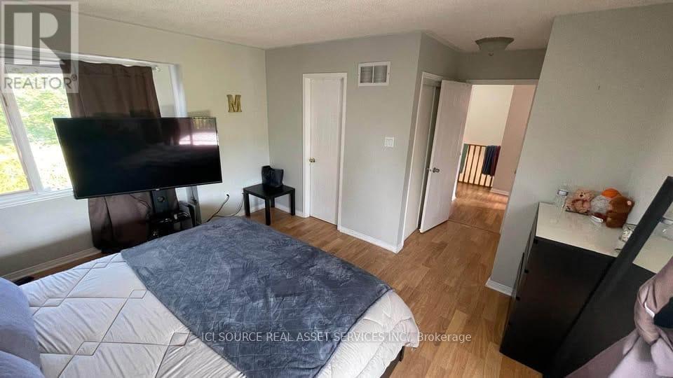 Main - 27 Vivians Crescent, Brampton, Ontario  L6Y 4V1 - Photo 5 - W12561412