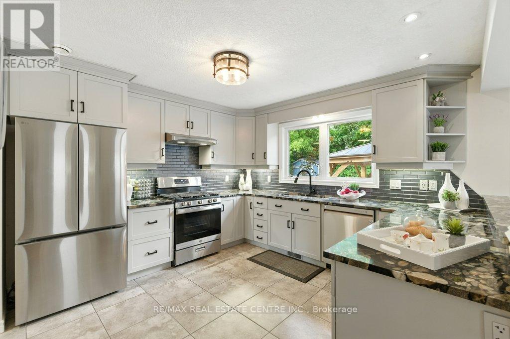 120 Spencer Drive, Centre Wellington, Ontario  N0B 1S0 - Photo 11 - X12561304