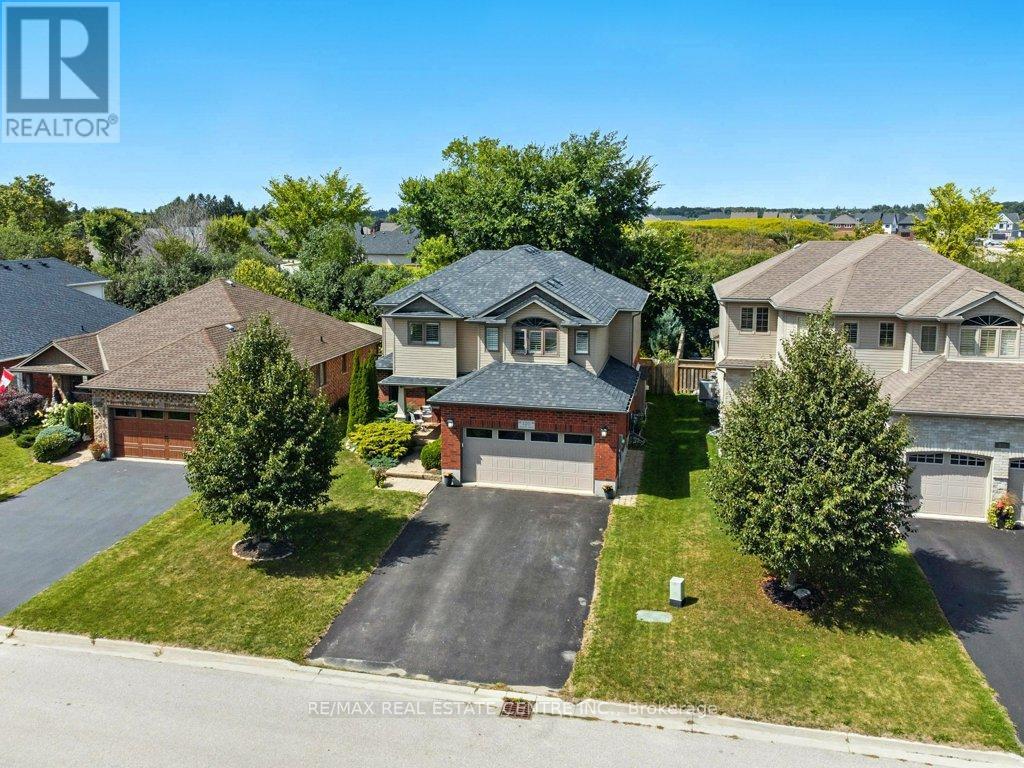 120 Spencer Drive, Centre Wellington, Ontario  N0B 1S0 - Photo 2 - X12561304