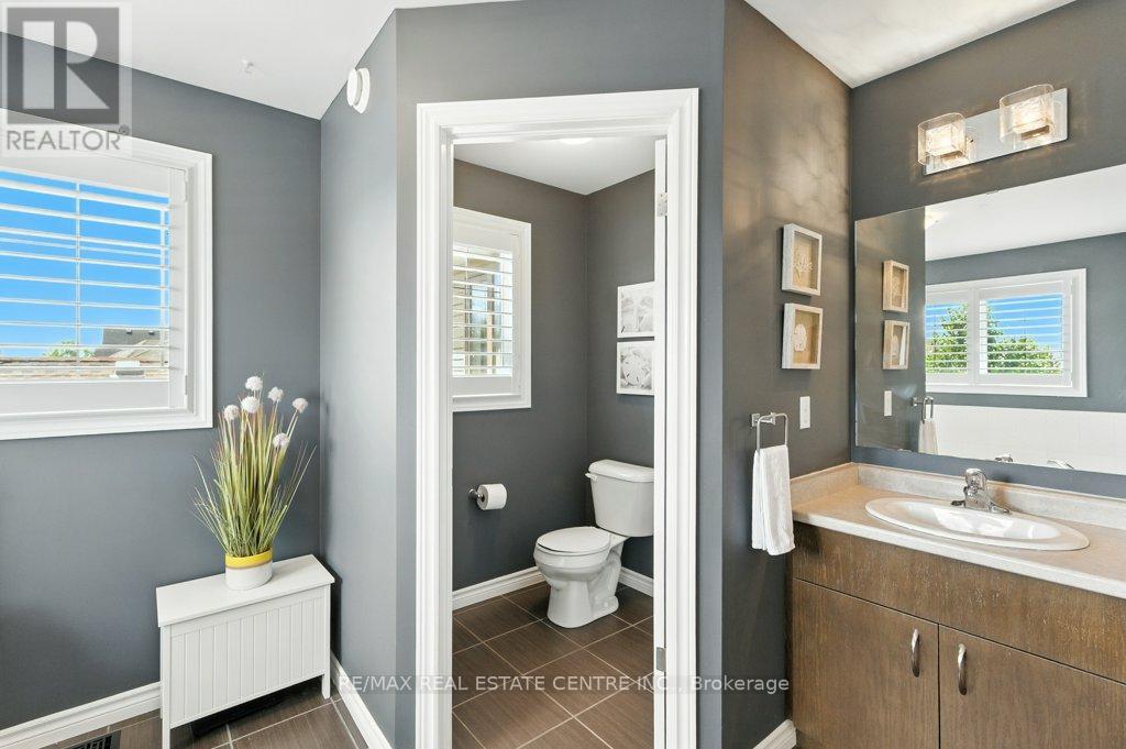 120 Spencer Drive, Centre Wellington, Ontario  N0B 1S0 - Photo 33 - X12561304