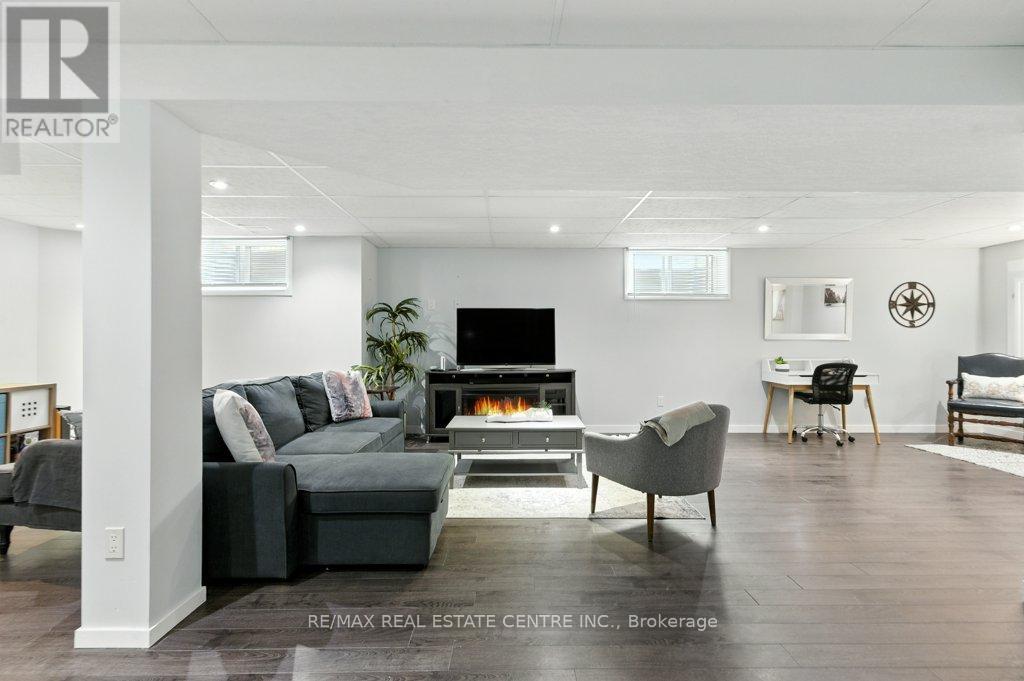 120 Spencer Drive, Centre Wellington, Ontario  N0B 1S0 - Photo 36 - X12561304