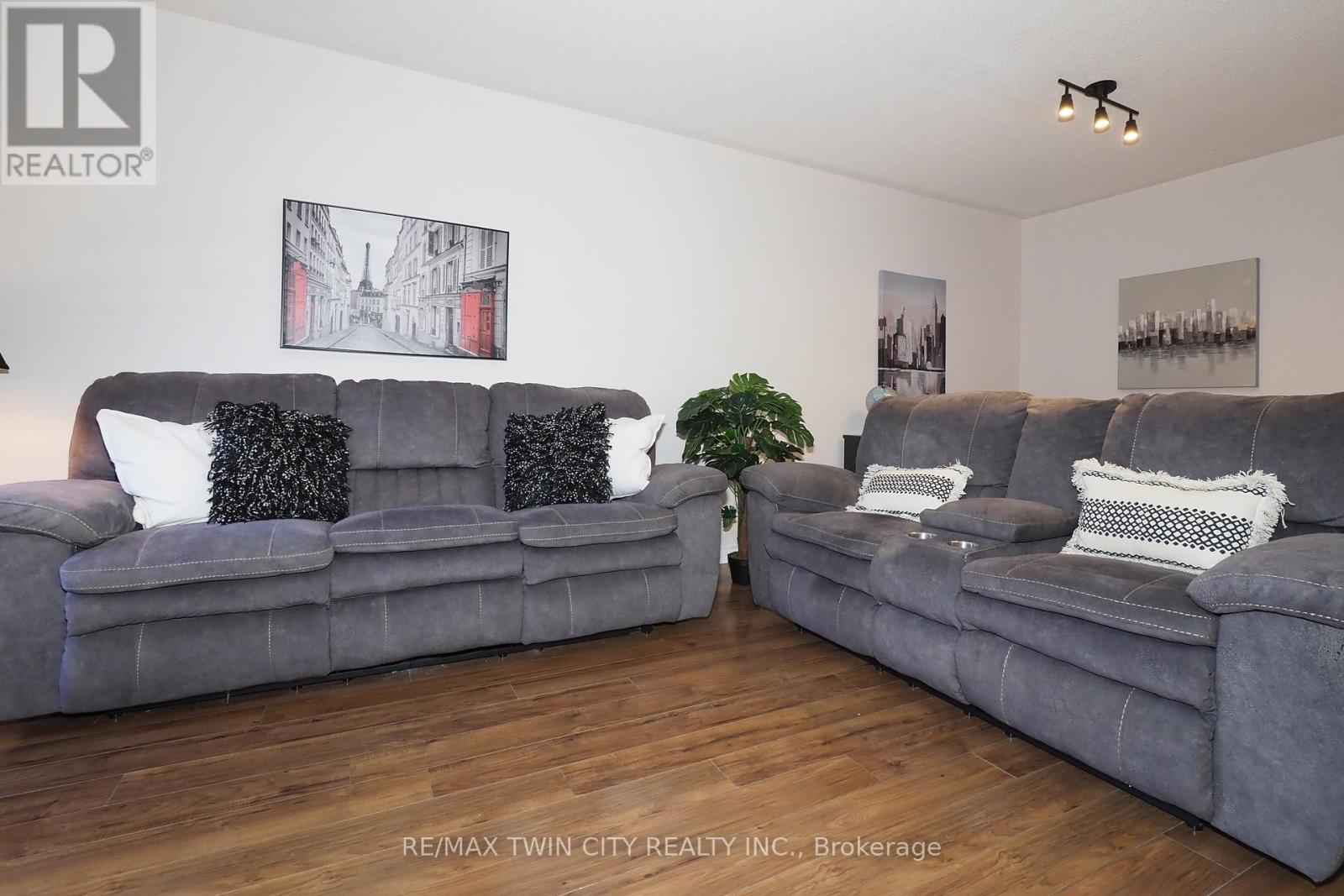 127 Essex Point Drive, Cambridge, Ontario  N1T 1W6 - Photo 11 - X12561368