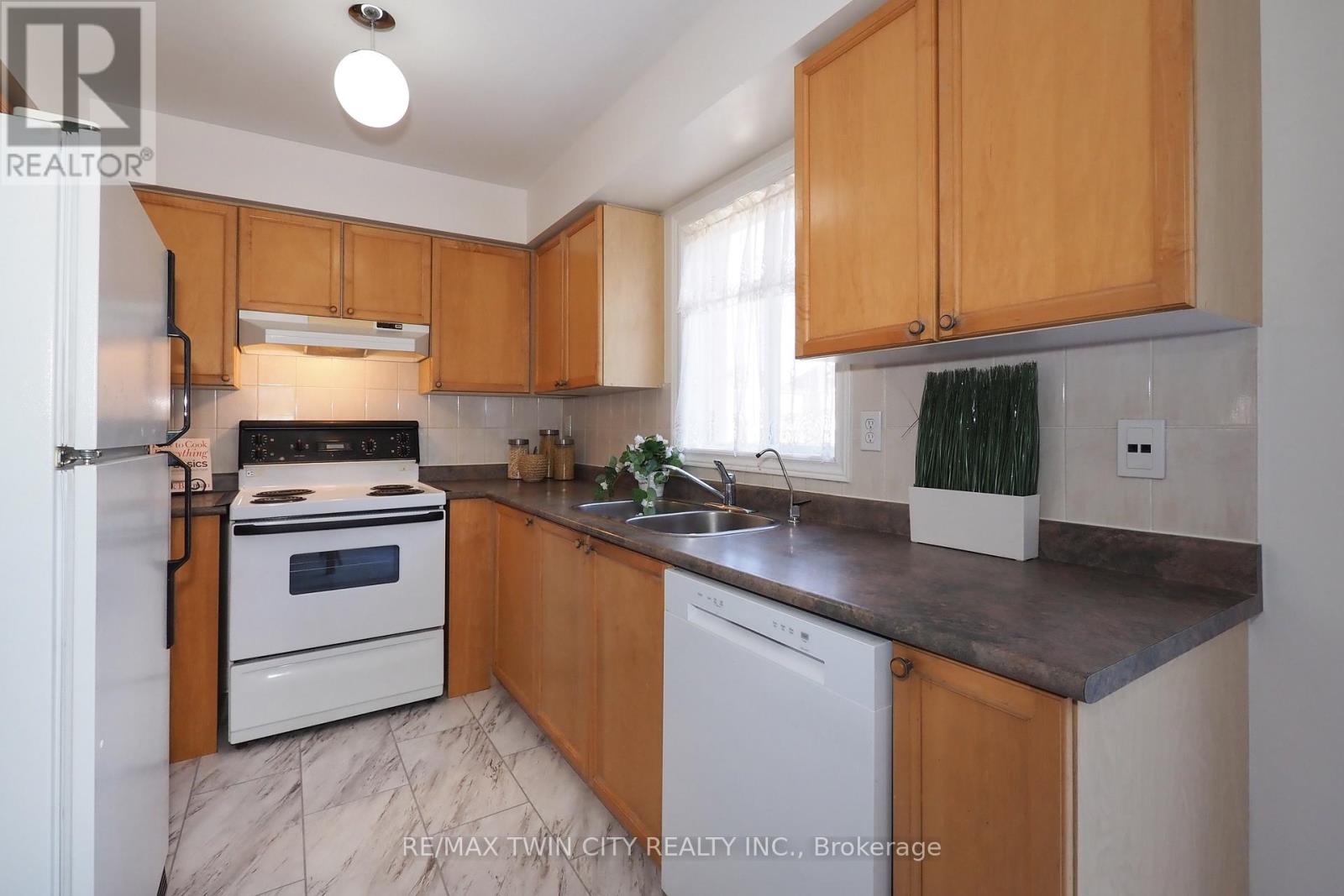 127 Essex Point Drive, Cambridge, Ontario  N1T 1W6 - Photo 15 - X12561368