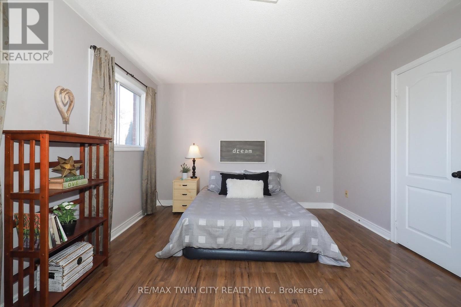 127 Essex Point Drive, Cambridge, Ontario  N1T 1W6 - Photo 24 - X12561368