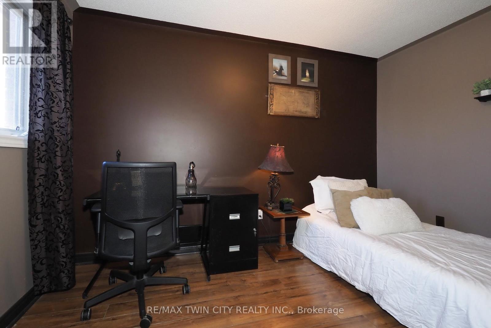 127 Essex Point Drive, Cambridge, Ontario  N1T 1W6 - Photo 26 - X12561368
