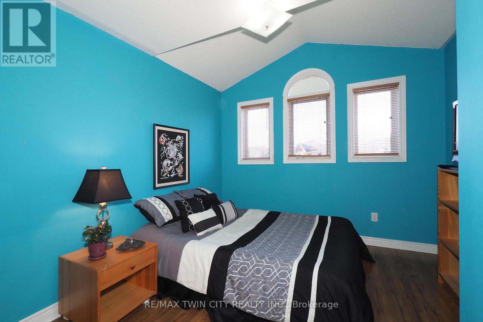 127 Essex Point Drive, Cambridge, Ontario  N1T 1W6 - Photo 27 - X12561368