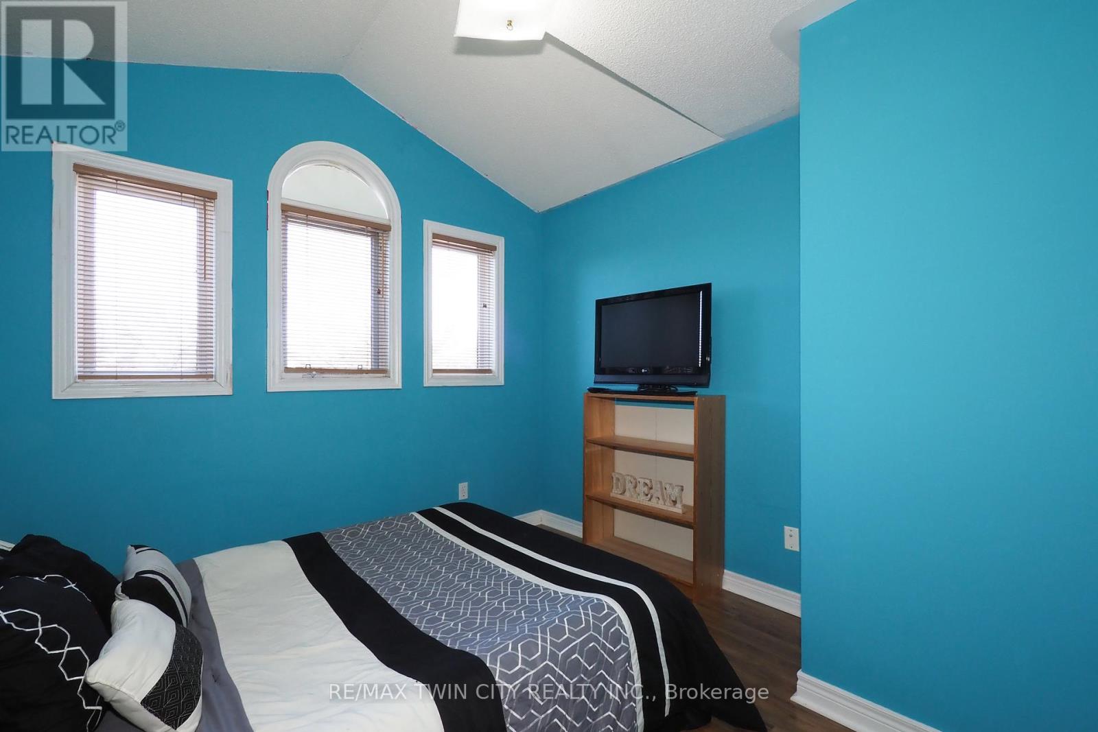 127 Essex Point Drive, Cambridge, Ontario  N1T 1W6 - Photo 28 - X12561368