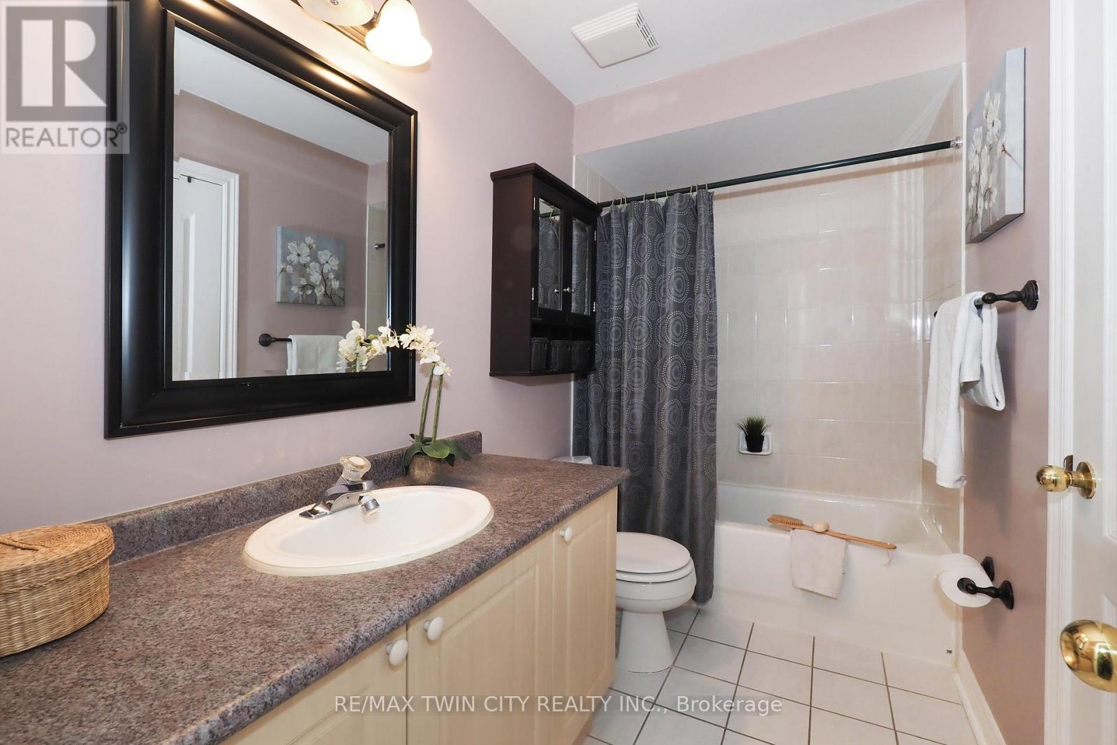 127 Essex Point Drive, Cambridge, Ontario  N1T 1W6 - Photo 30 - X12561368