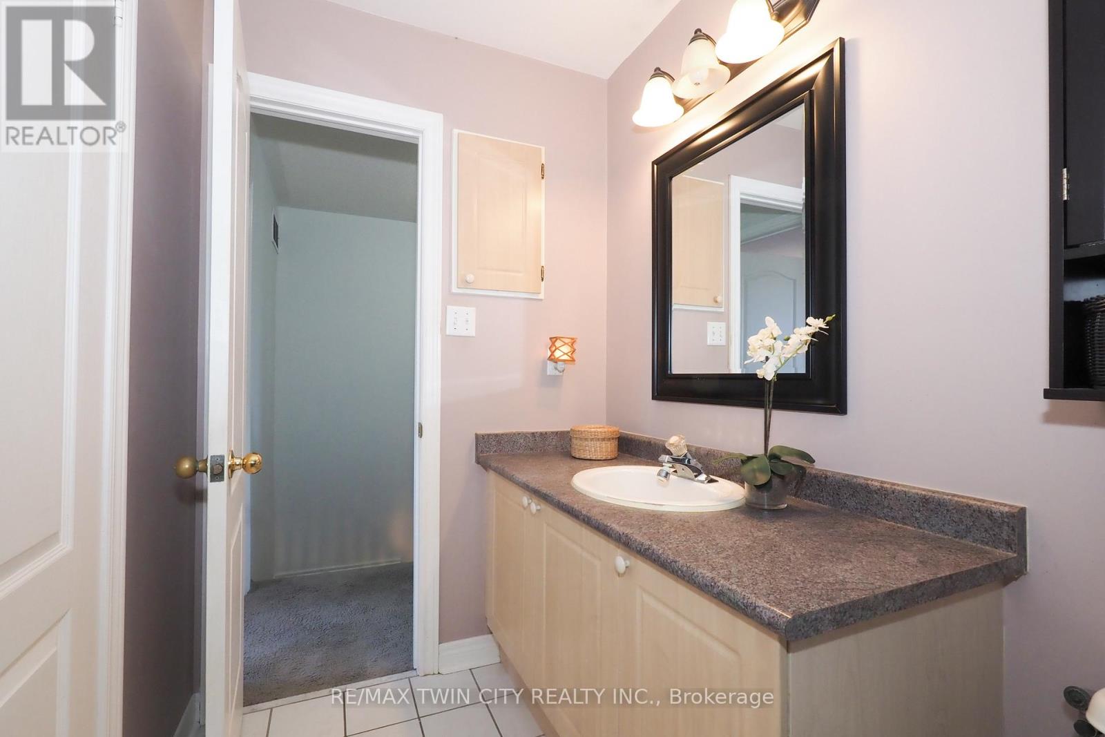 127 Essex Point Drive, Cambridge, Ontario  N1T 1W6 - Photo 31 - X12561368