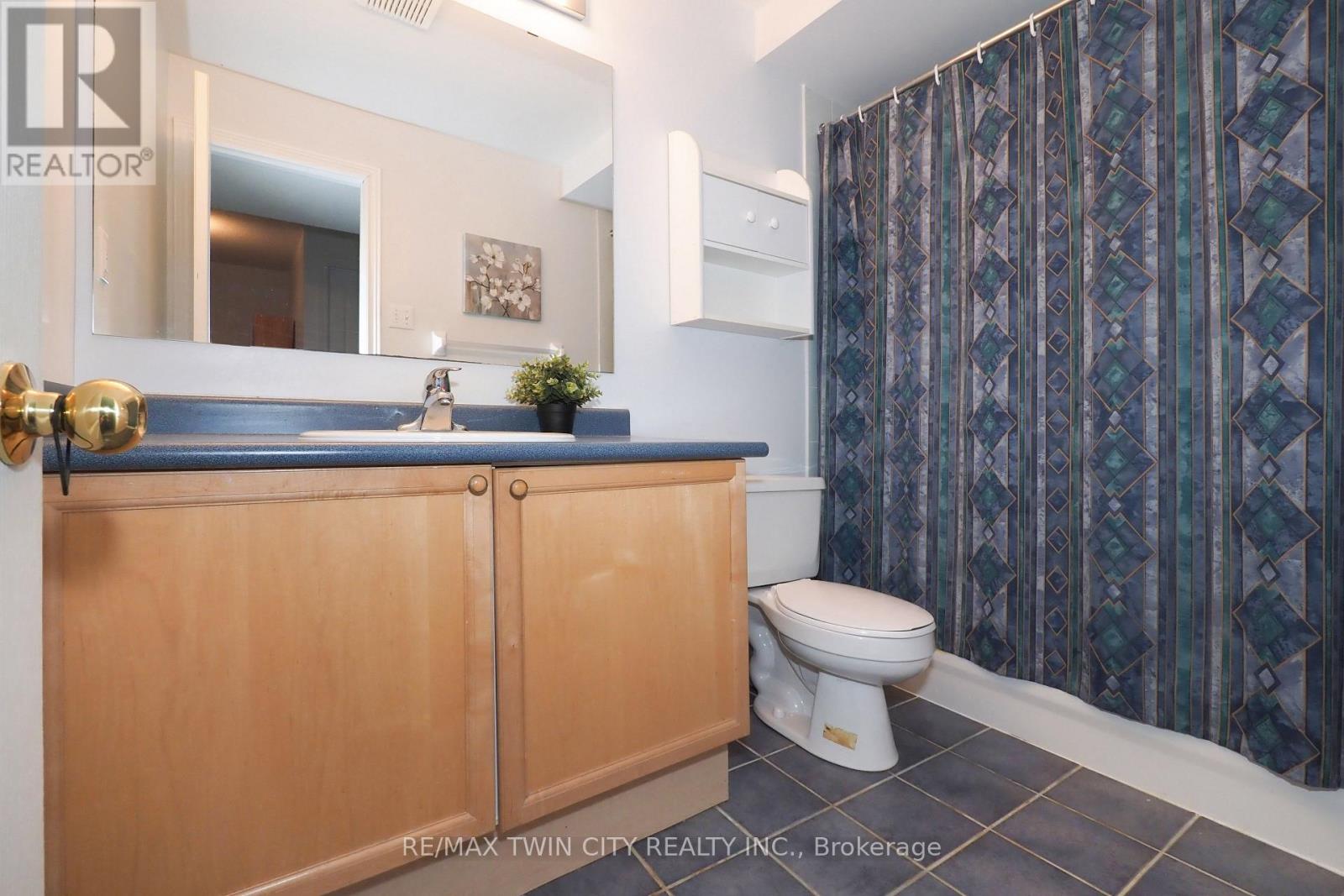 127 Essex Point Drive, Cambridge, Ontario  N1T 1W6 - Photo 38 - X12561368