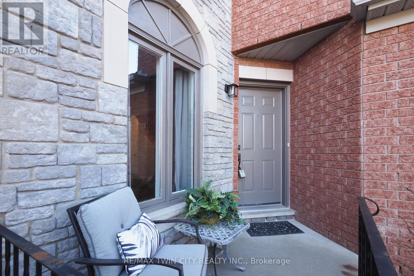 127 Essex Point Drive, Cambridge, Ontario  N1T 1W6 - Photo 4 - X12561368