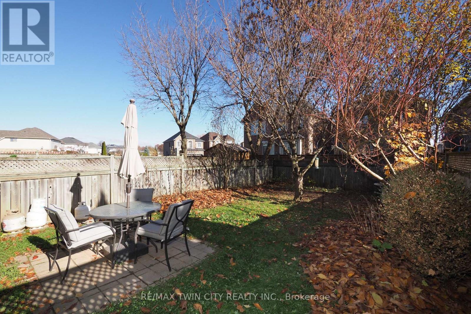 127 Essex Point Drive, Cambridge, Ontario  N1T 1W6 - Photo 40 - X12561368