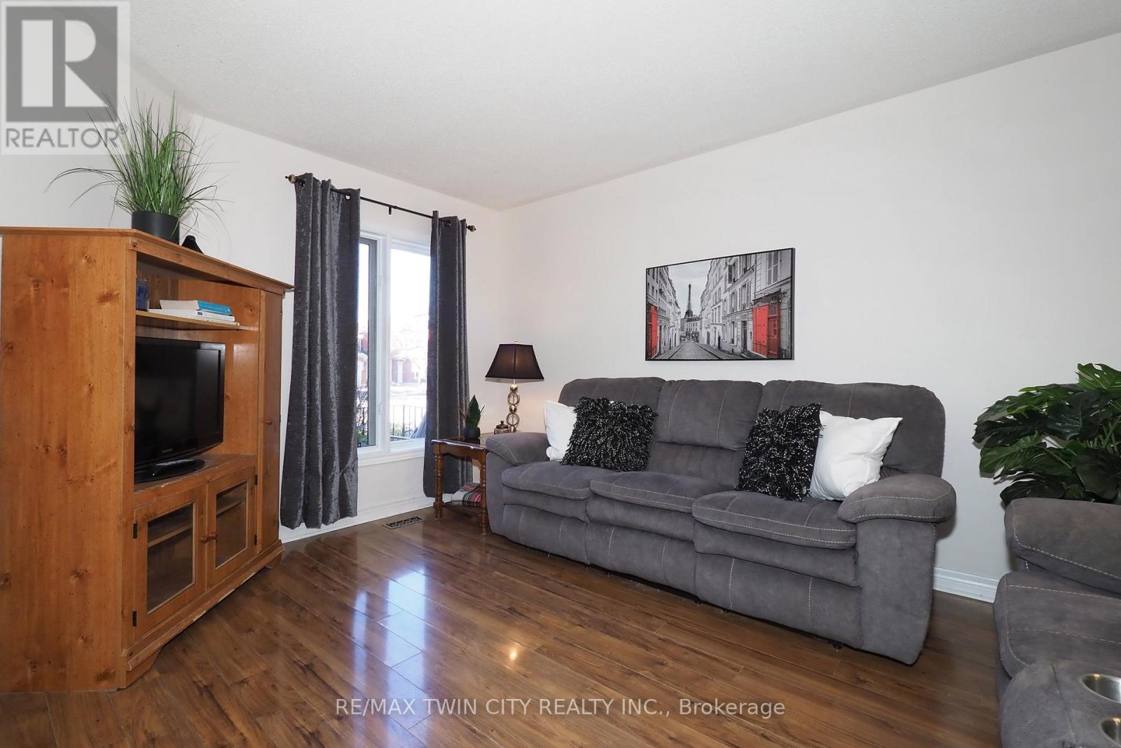 127 Essex Point Drive, Cambridge, Ontario  N1T 1W6 - Photo 8 - X12561368
