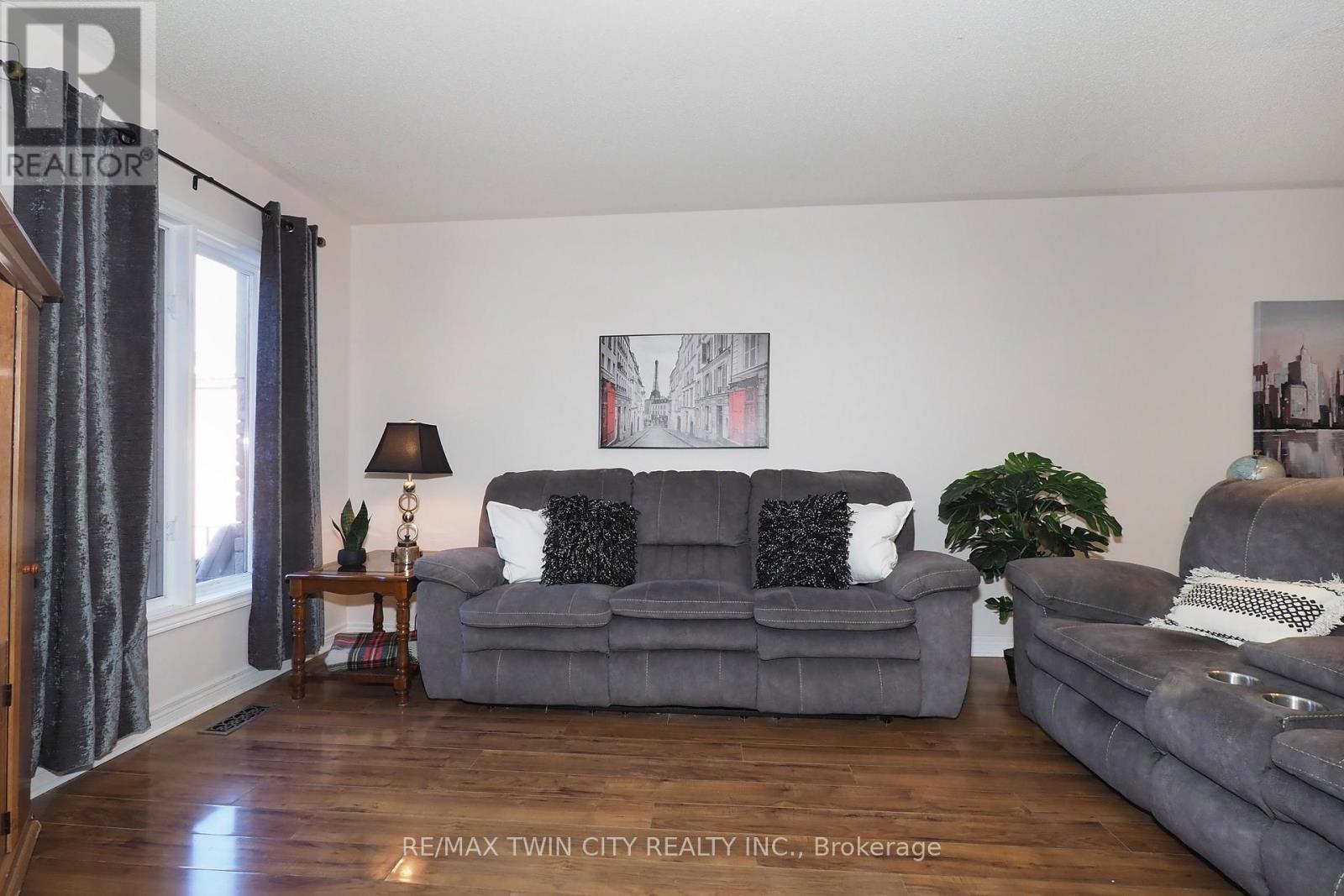 127 Essex Point Drive, Cambridge, Ontario  N1T 1W6 - Photo 9 - X12561368