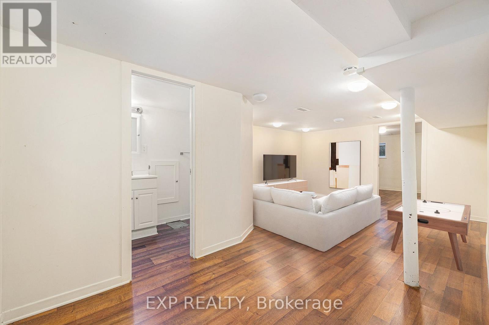 63 Withrow Avenue, Ottawa, Ontario  K2G 2H9 - Photo 8 - X12365323