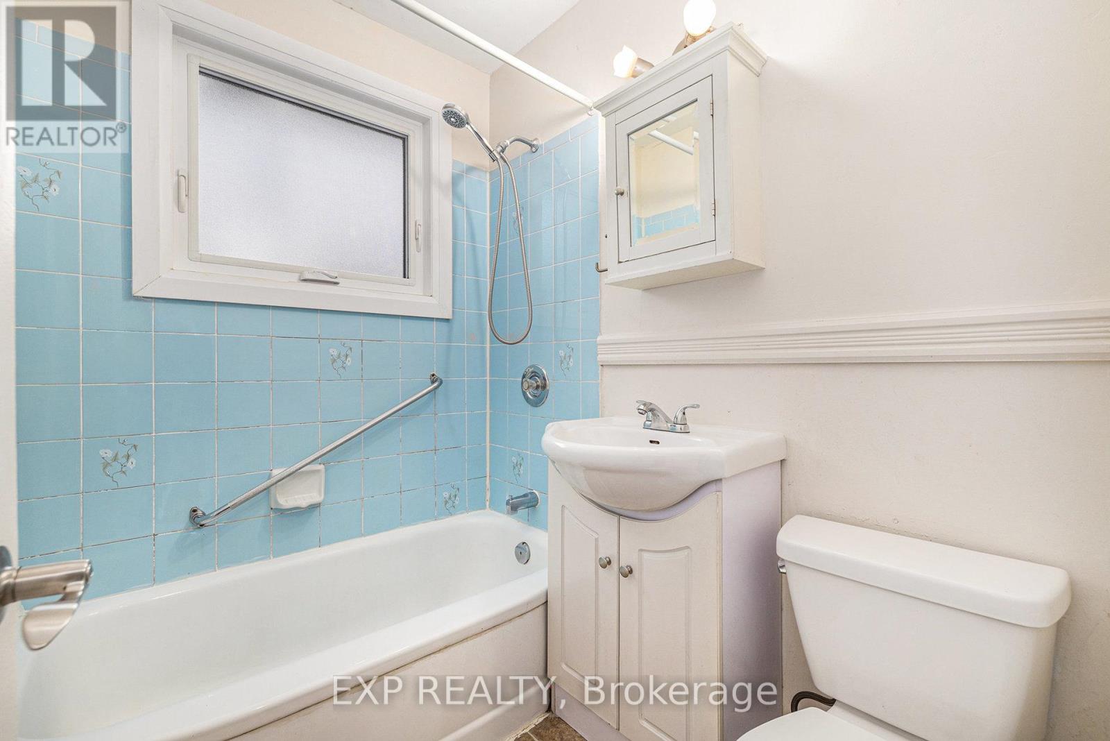 63 Withrow Avenue, Ottawa, Ontario  K2G 2H9 - Photo 7 - X12365323