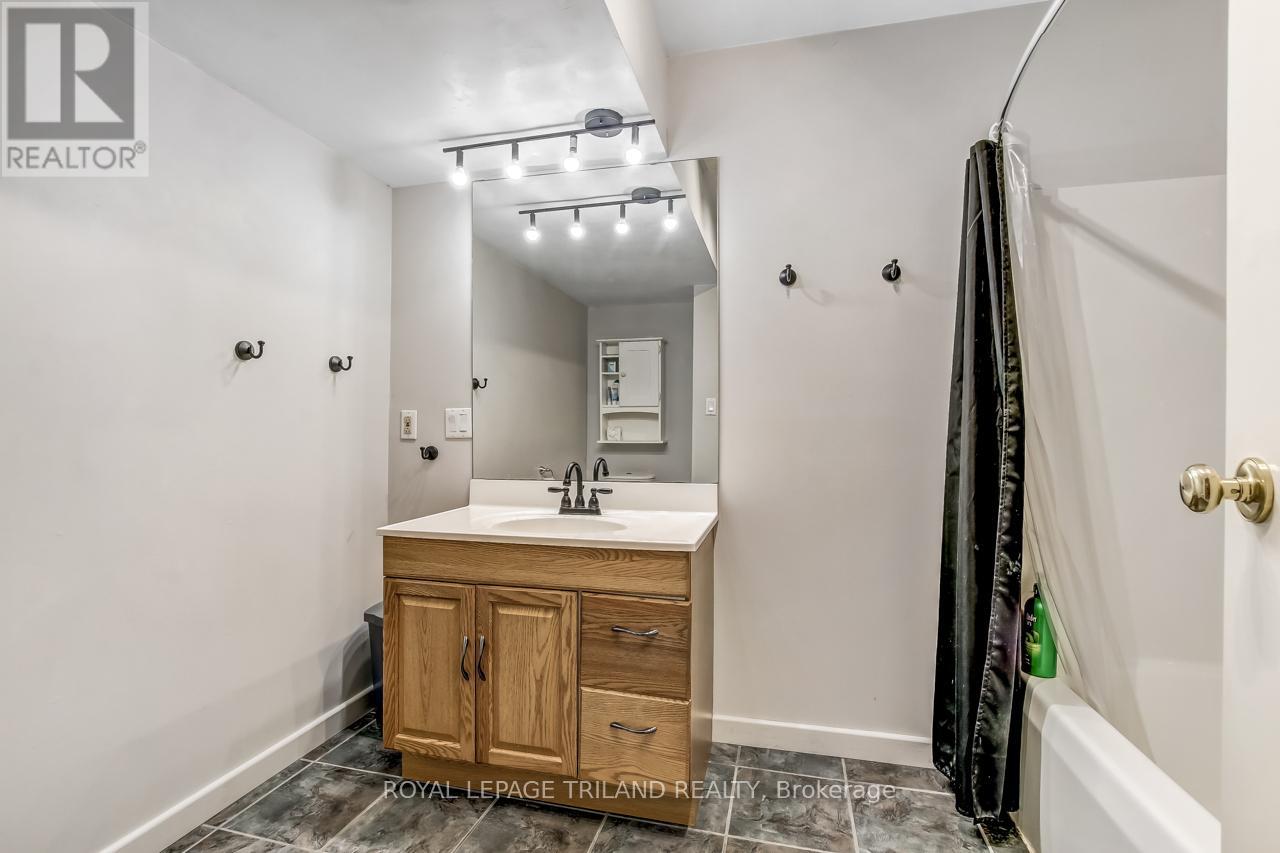 25941 Argyle Line, West Elgin, Ontario  N0L 2P0 - Photo 20 - X12561424