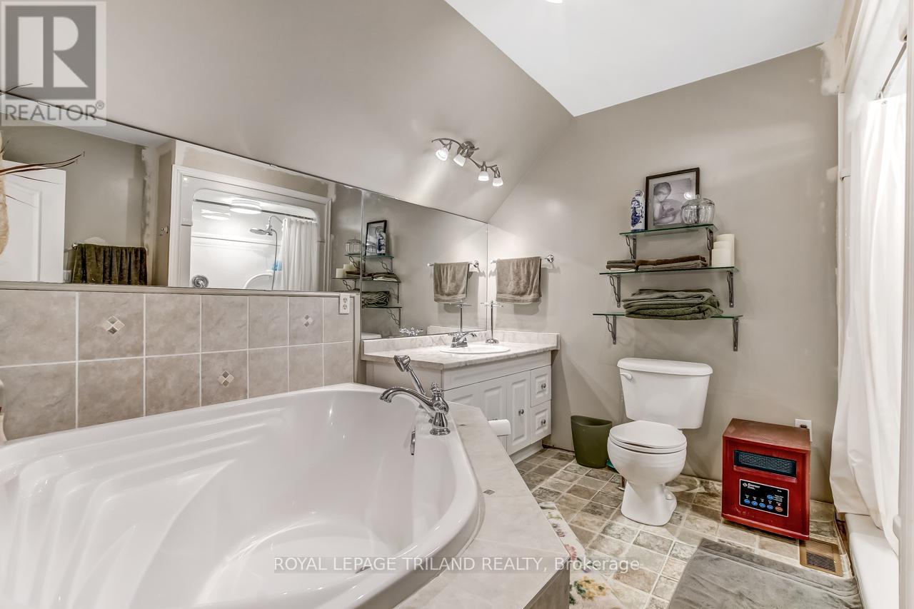 25941 Argyle Line, West Elgin, Ontario  N0L 2P0 - Photo 31 - X12561424