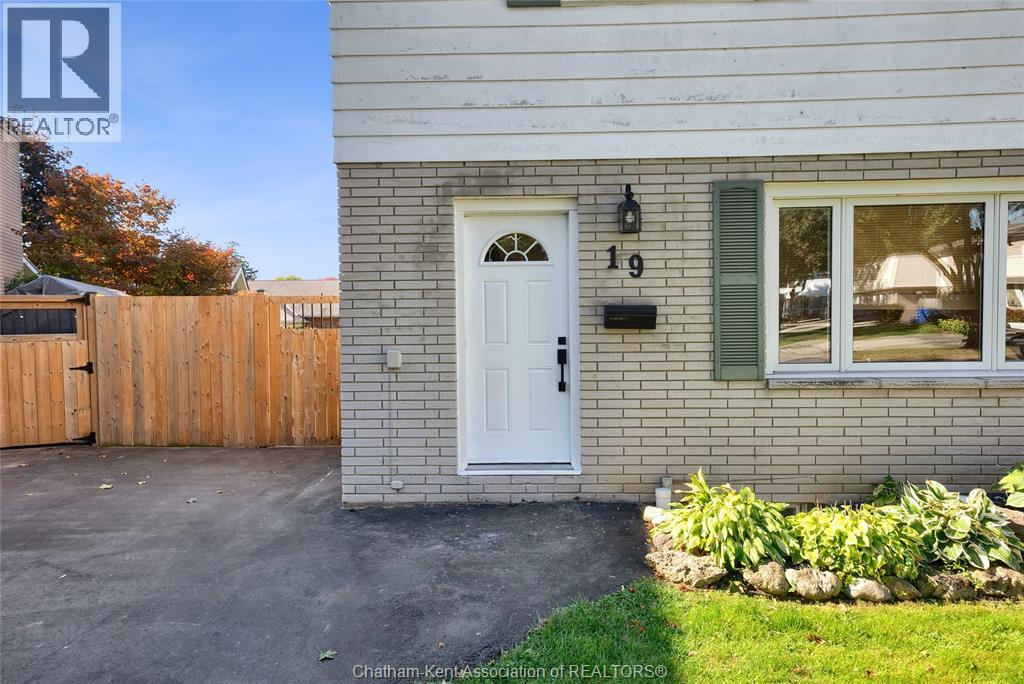 19 Chestnut Drive, Chatham, Ontario  N7M 4Y9 - Photo 4 - 25029196