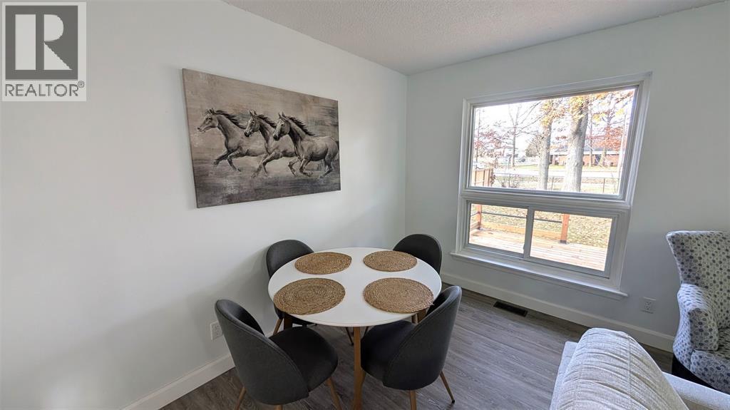 110 Fairview Place, Sarnia, Ontario  N7S 4E1 - Photo 7 - 25024707