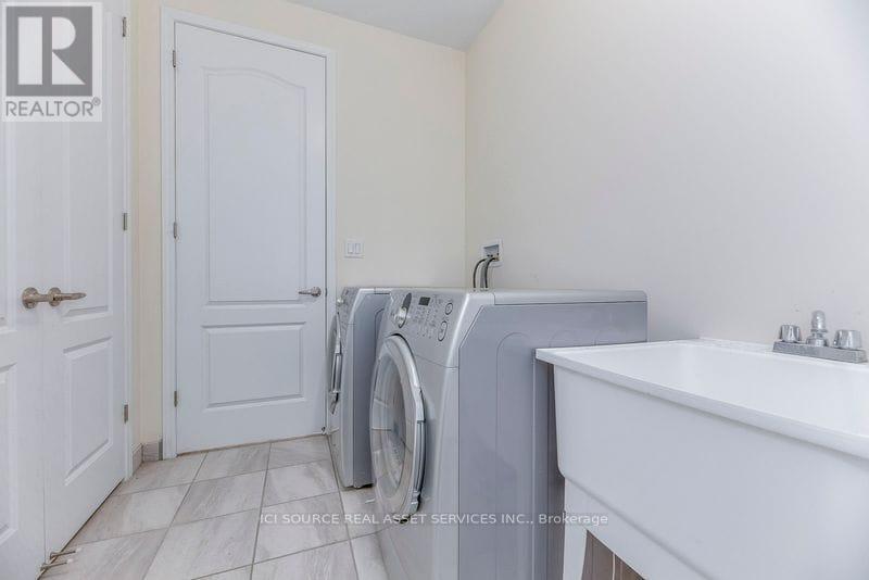 52 Portman Street, Caledon, Ontario  L7C 4E4 - Photo 17 - W12561434