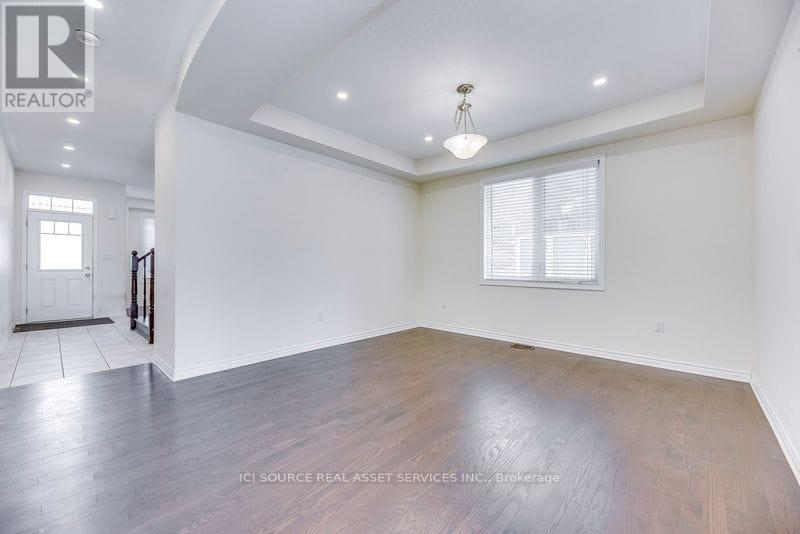 52 Portman Street, Caledon, Ontario  L7C 4E4 - Photo 4 - W12561434