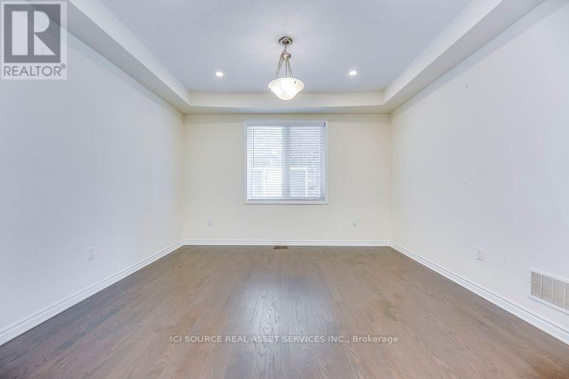 52 Portman Street, Caledon, Ontario  L7C 4E4 - Photo 5 - W12561434