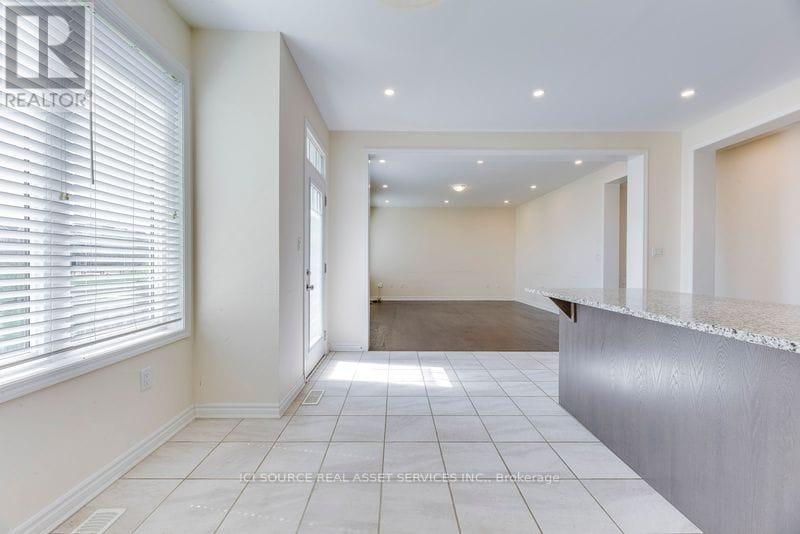 52 Portman Street, Caledon, Ontario  L7C 4E4 - Photo 9 - W12561434