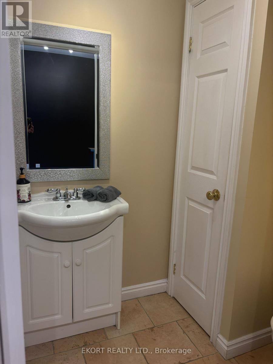 96 Pinnacle Street, Belleville, Ontario  K8N 5Y5 - Photo 3 - X12561448