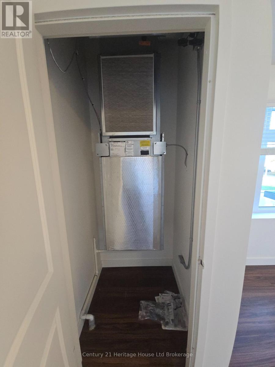 205 - 71 Metcalf Street, Woodstock, Ontario  N4S 3E9 - Photo 15 - X12560584